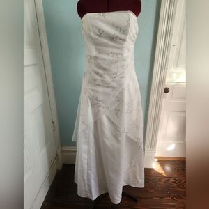 Vintage 90s/Y2k Jump! White Strapless Prom Dress with Silver Floral Accent Sz 13